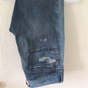 AMERICAN EAGLE Tomgirl destroyed jeans